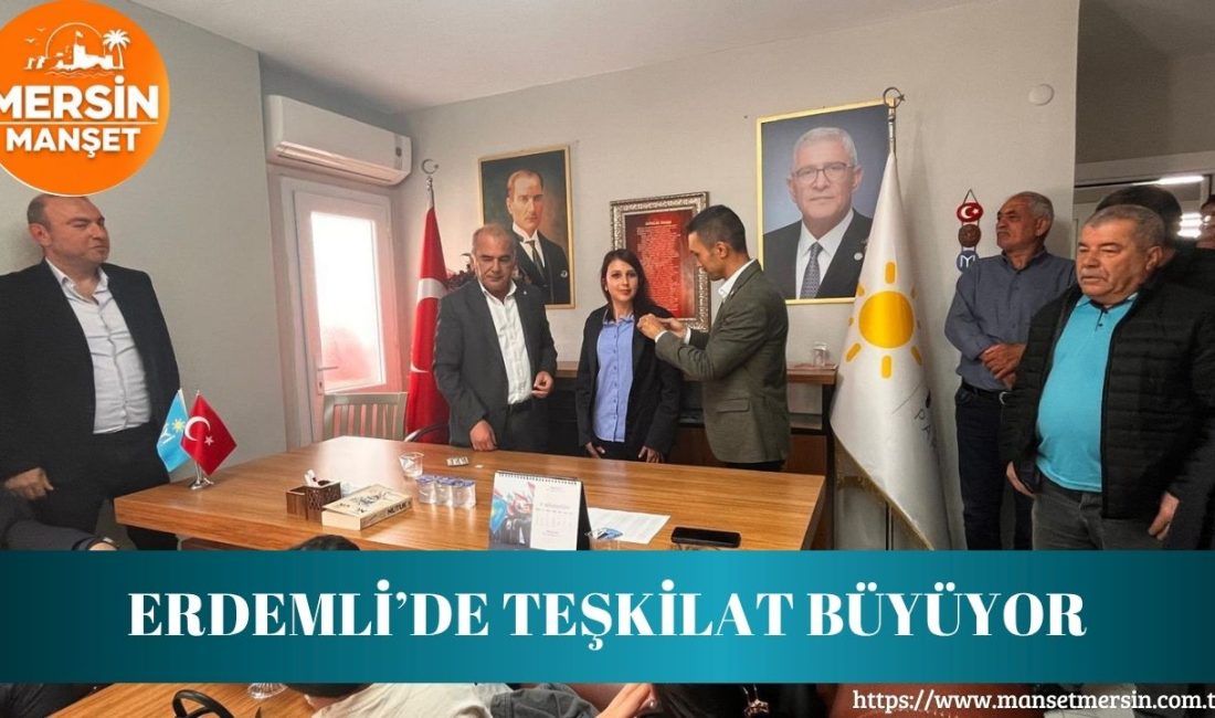 Erdemli’de düzenlenen törende yeni üyelere rozet takılırken, teşkilatın büyüdüğü ve