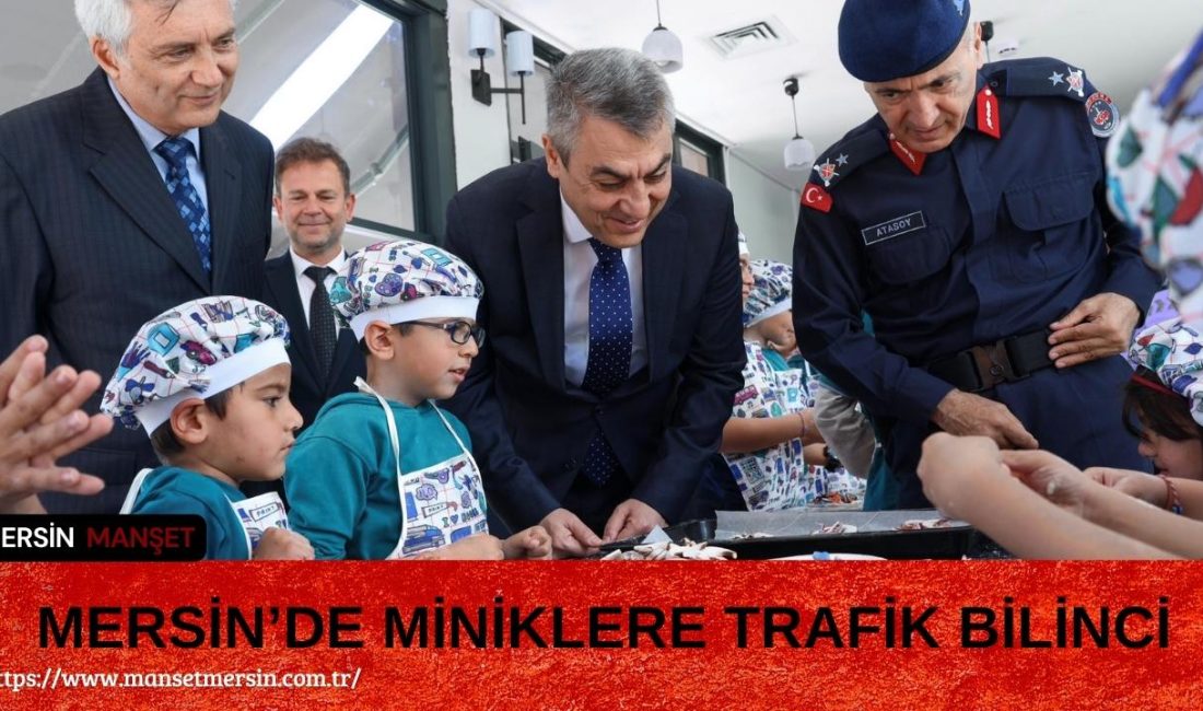Mersin’de Trafik Parkı’nda düzenlenen etkinlikte çocuklara uygulamalı trafik eğitimi verildi,